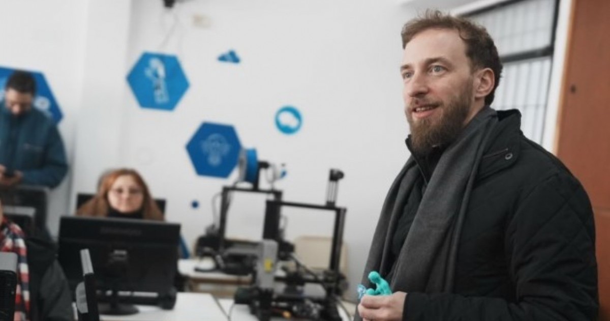 Federico Otermín encabezó la apertura del nuevo Centro de Formación Tecnológica junto a estudiantes, docentes y niños de instituciones educativas de Lomas de Zamora.